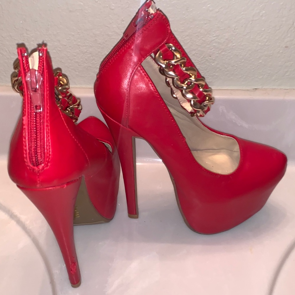 Shoes - Picture 7 of 8